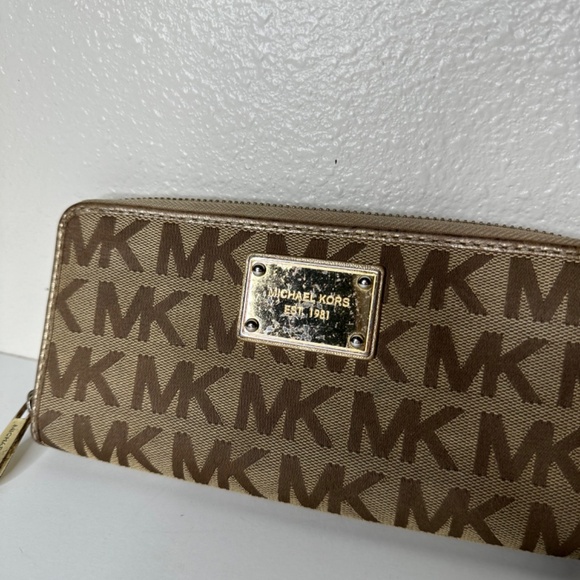 Michael Kors Brown Monogram Continental Wallet SOLD AS IS‎ - Picture 3 of 4